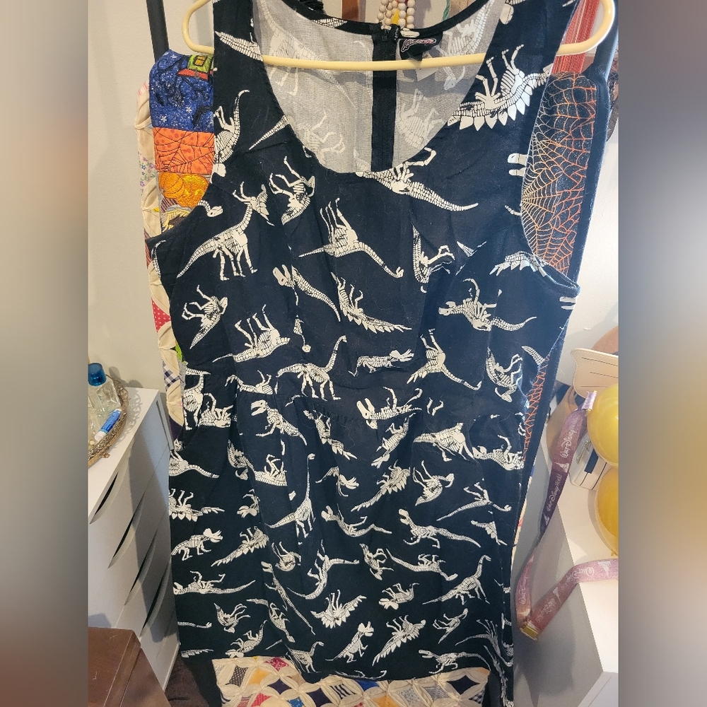 Retrolicious 2x Skeleton Dinosaur dress